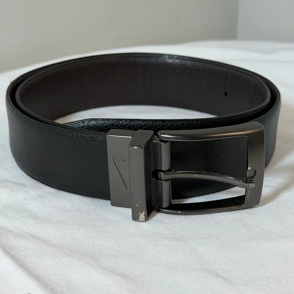 Nike Reversible Size 32 Black & Brown Leather Belt with Gunmetal Buckle